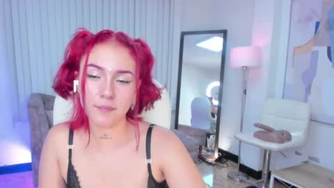 Snapshot of kendaall_jenner chatting on February 12, 7:02 am Kendall Jenner online show from February 12, 7:02 am