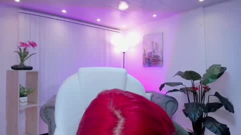 Snapshot of kendaall_jenner chatting on February 13, 5:16 am Kendall Jenner online show from February 13, 5:16 am