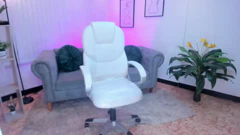 Snapshot of kendaall_jenner chatting on February 26, 4:25 am Kendall Jenner online show from February 26, 4:25 am