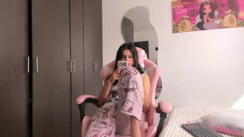 Snapshot of kendal_hot1 chatting on July 1, 7:57 pm Aleja3 online show from July 1, 7:57 pm