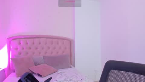 Kendall online show from February 13, 8:10 am