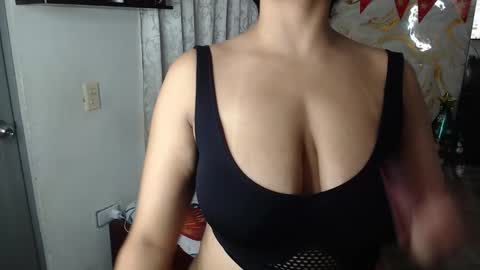 kendall  online show from December 19, 5:47 am