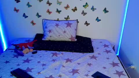 kendallgil online show from January 8, 4:23 am