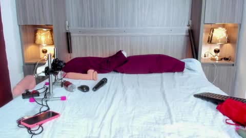 Kendal online show from December 24, 3:37 pm