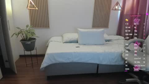 Kendall  online show from December 21, 3:41 pm