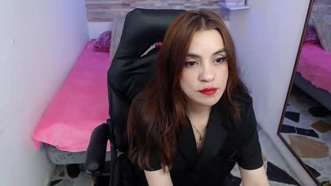 Kendall  online show from October 14, 7:58 pm