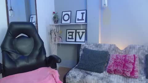 Kendall  online show from March 9, 8:35 pm