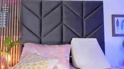 Kendall online show from November 19, 4:07 pm