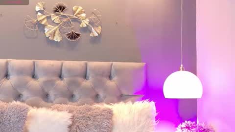 Kendal online show from January 17, 3:00 am