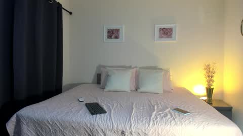 Snapshot of kenddalanne chatting on February 12, 12:00 pm Kendall Anne online show from February 12, 12:00 pm