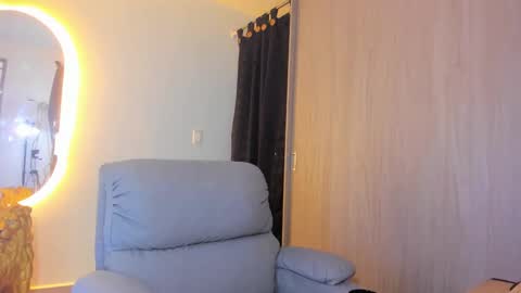 kendel_dimitri online show from February 3, 4:35 am