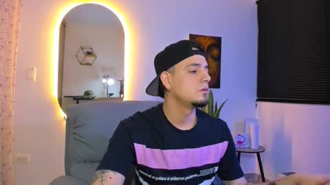 kendel_dimitri online show from February 19, 4:19 am