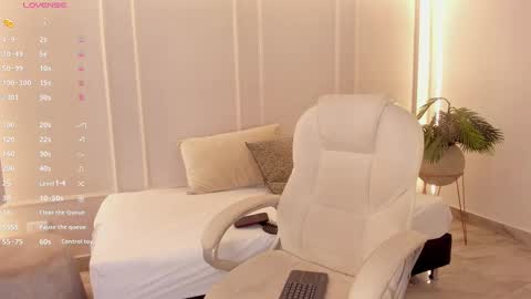 kendra  Benz online show from February 27, 8:31 pm