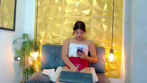 Snapshot of kendra_diaz chatting on January 27, 6:52 am K E N D R A online show from January 27, 6:52 am