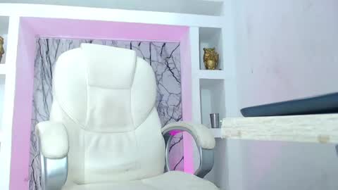 Snapshot of kendra_diaz chatting on February 6, 11:43 am K E N D R A online show from February 6, 11:43 am