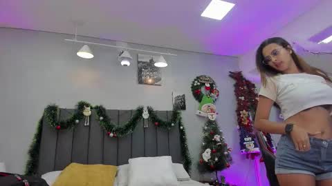 Kendra London online show from December 14, 11:15 am