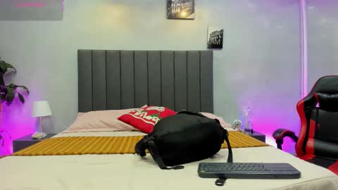 Kendra London online show from January 9, 11:13 am