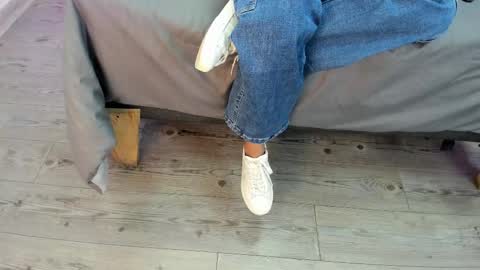 Kendra London online show from January 15, 11:15 am