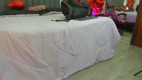 Kendra London online show from February 19, 11:17 am