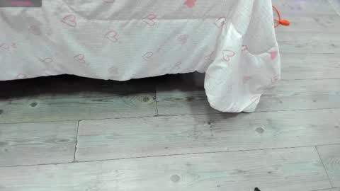 Kendra London online show from March 28, 11:10 am