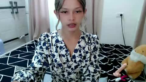 kendra_lunaxx online show from July 2, 8:53 am