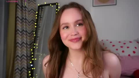 Snapshot of kendraedger chatting on May 1, 10:14 pm Kira online show from May 1, 10:14 pm