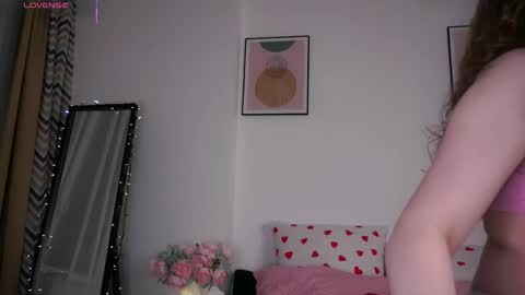 Snapshot of kendraedger chatting on May 30, 11:02 pm Kira online show from May 30, 11:02 pm