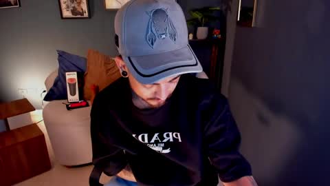 Snapshot of keneth_collins chatting on May 21, 1:07 pm keneth_collins online show from May 21, 1:07 pm