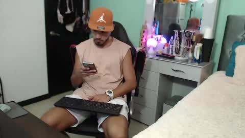 Snapshot of kenfenty chatting on January 14, 1:15 am Chriss Morales online show from January 14, 1:15 am