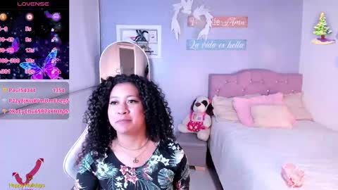 Snapshot of kenia_thompson01 chatting on December 3, 12:35 am 01 online show from December 3, 12:35 am