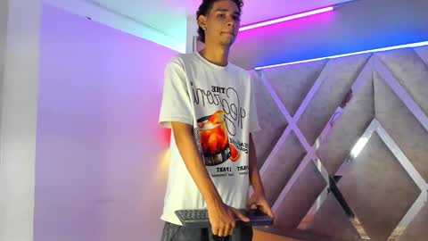 Snapshot of kenix_7 chatting on November 7, 9:37 pm kenix online show from November 7, 9:37 pm