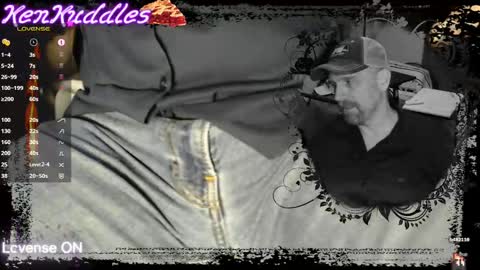 Snapshot of kenkuddles chatting on September 27, 3:33 am Ken Kuddles online show from September 27, 3:33 am