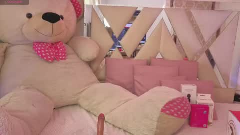 Snapshot of kenndal_tay chatting on April 24, 7:27 pm kenndal_tay online show from April 24, 7:27 pm