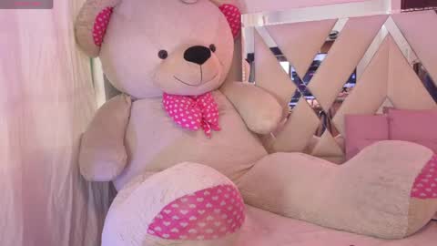 Snapshot of kenndal_tay chatting on May 16, 7:45 pm kenndal_tay online show from May 16, 7:45 pm