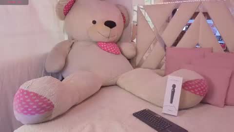 Snapshot of kenndal_tay chatting on July 14, 7:30 pm kenndal_tay online show from July 14, 7:30 pm