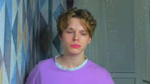 kenordi online show from April 15, 9:37 pm