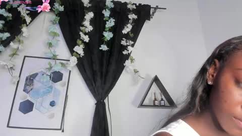 Snapshot of kentha_mitchellss chatting on May 13, 11:29 am KENTHA online show from May 13, 11:29 am