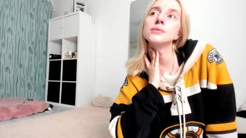 Kenzie online show from December 7, 4:42 am