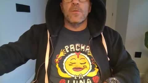 Snapshot of kermitgp3 chatting on December 22, 8:22 am Anton online show from December 22, 8:22 am