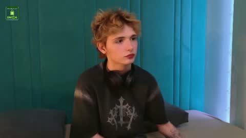 Snapshot of kessy_white chatting on July 18, 8:23 pm Kessy online show from July 18, 8:23 pm
