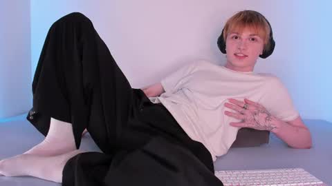 Snapshot of kessy_white chatting on July 29, 8:07 pm Kessy online show from July 29, 8:07 pm