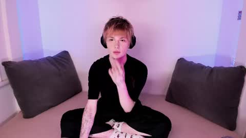 Snapshot of kessy_white chatting on August 1, 8:41 pm Kessy online show from August 1, 8:41 pm