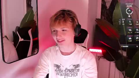 Snapshot of kessy_white chatting on August 2, 8:51 pm Kessy online show from August 2, 8:51 pm