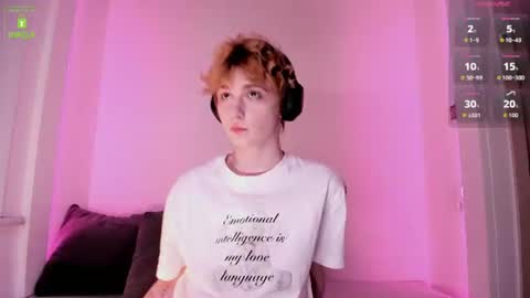 Snapshot of kessy_white chatting on August 5, 8:33 pm Kessy online show from August 5, 8:33 pm