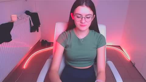 Snapshot of ketrin_pirsss chatting on December 9, 1:51 am Ketrin online show from December 9, 1:51 am