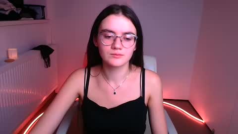 Snapshot of ketrin_pirsss chatting on December 12, 5:10 am Ketrin online show from December 12, 5:10 am