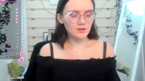 Snapshot of ketrin_pirsss chatting on December 18, 8:37 pm Ketrin online show from December 18, 8:37 pm