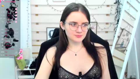 Snapshot of ketrin_pirsss chatting on January 8, 8:22 pm Ketrin online show from January 8, 8:22 pm