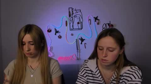 keuli_li online show from January 5, 5:27 pm