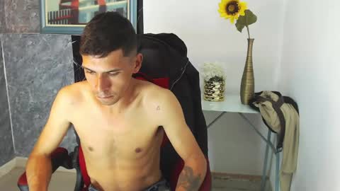 Snapshot of kevin100177 chatting on June 3, 6:24 pm kevin100177 online show from June 3, 6:24 pm